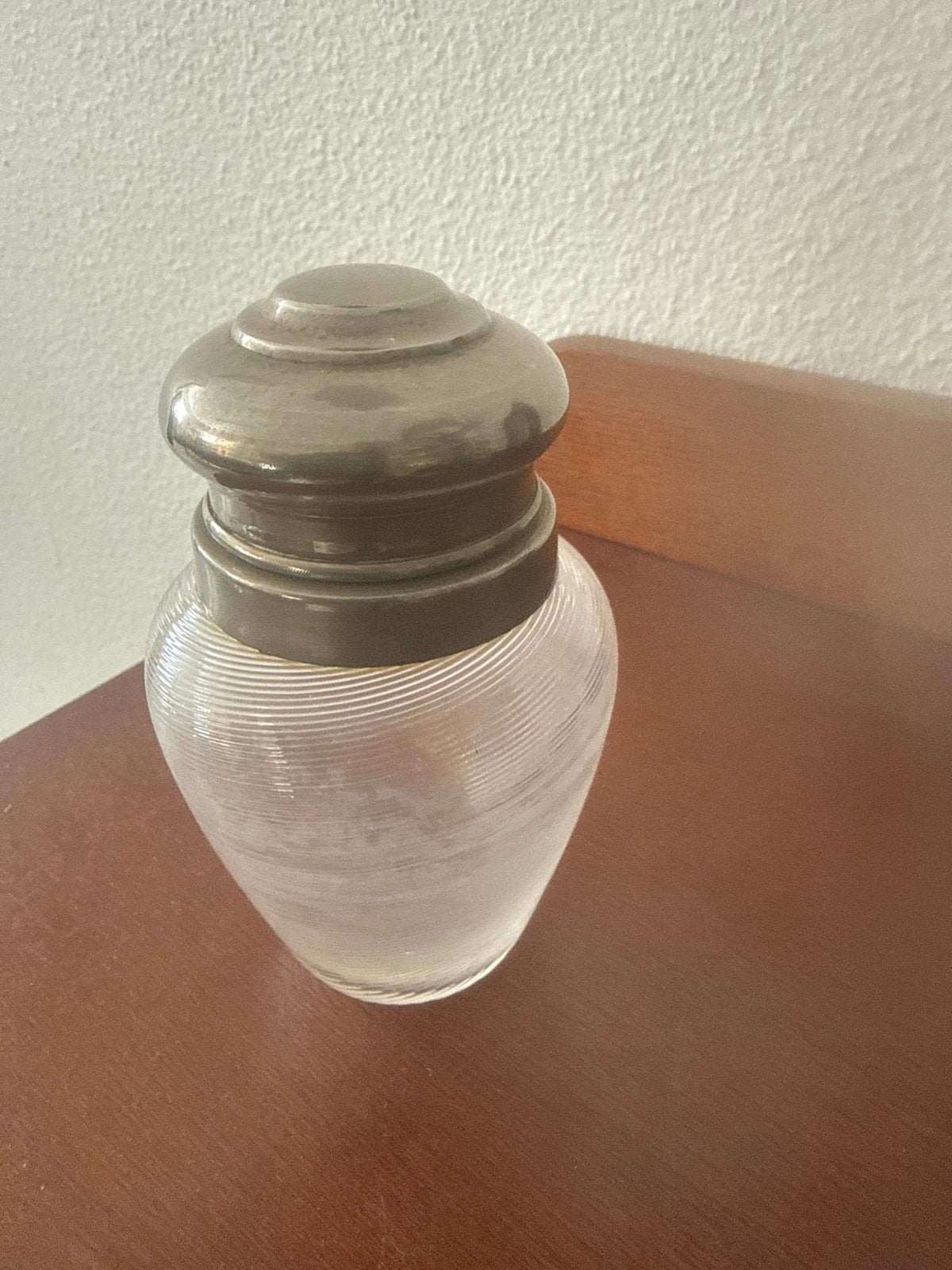 Vintage glazen potje  met metalen deksel, Antiek en Kunst, Antiek | Vazen, Ophalen of Verzenden