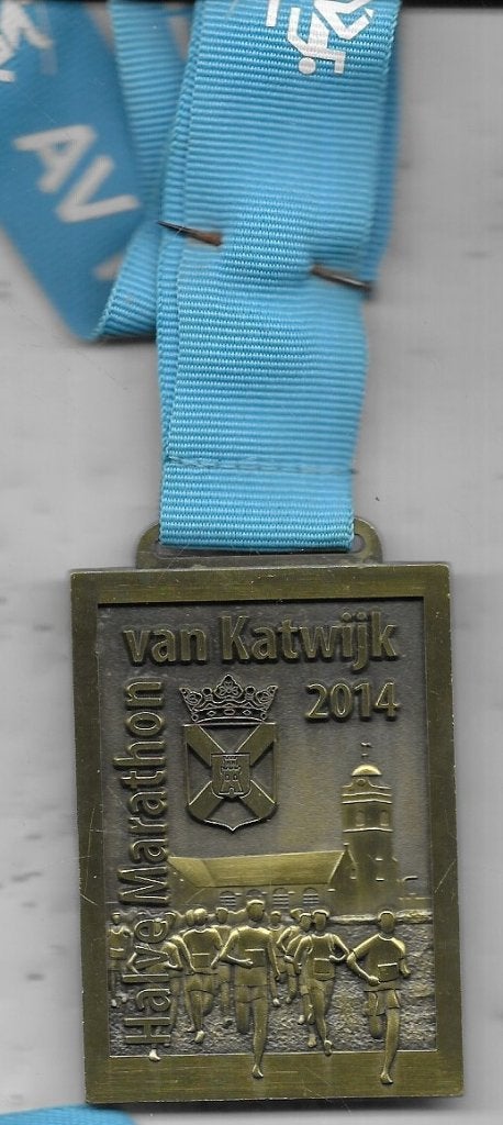 KATWIJK HALVE MARATHON 2014 VUURTOREN MEDAILLE MET LINT, Ophalen of Verzenden, Overige materialen, Nederland