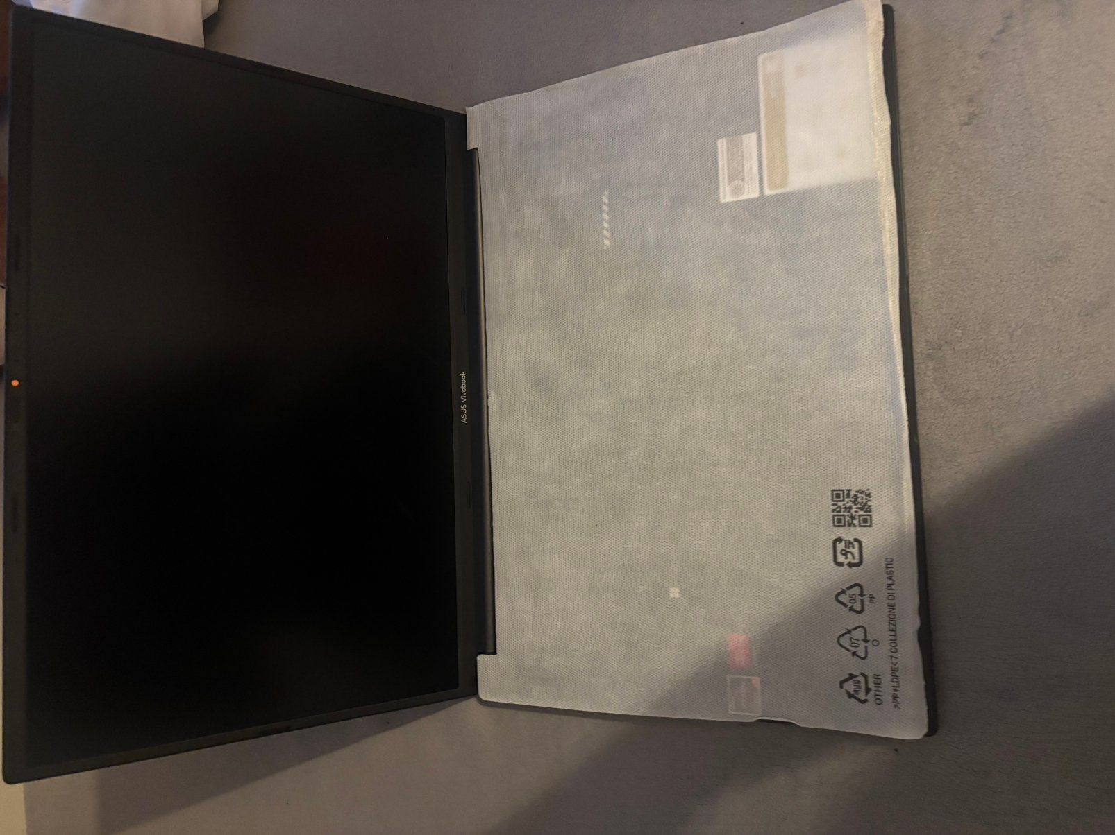 Asus vivobook, Computers en Software, Ophalen, Zo goed als nieuw