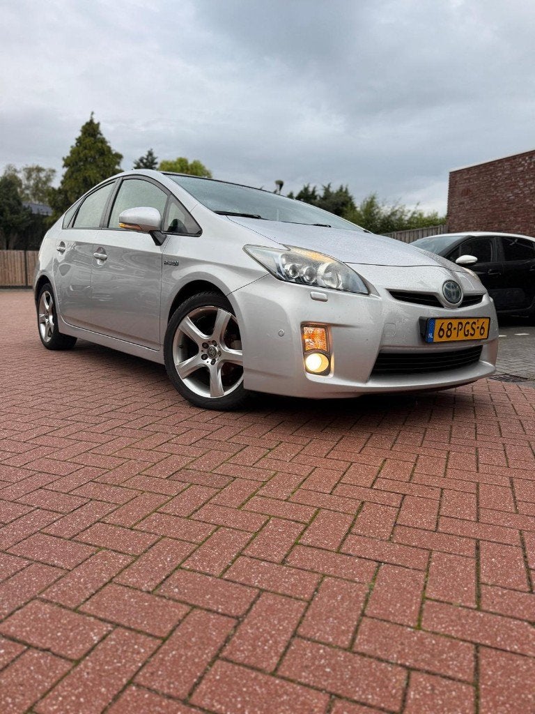 Toyota Prius 1.8 Executive | Zonnedak | NAP | Nieuwe banden, Automatische klimaatregeling, 4 cilinders, Prius, Te koop
