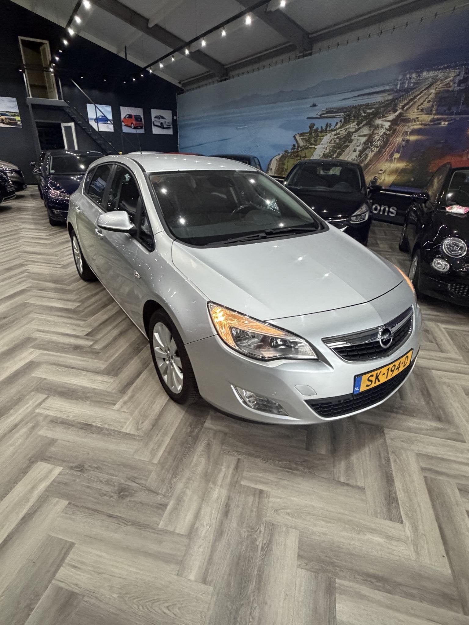 Opel Astra 1.6 Sport AUTOMAAT, Auto's, Euro 5, Stof, 680 kg, 4 cilinders