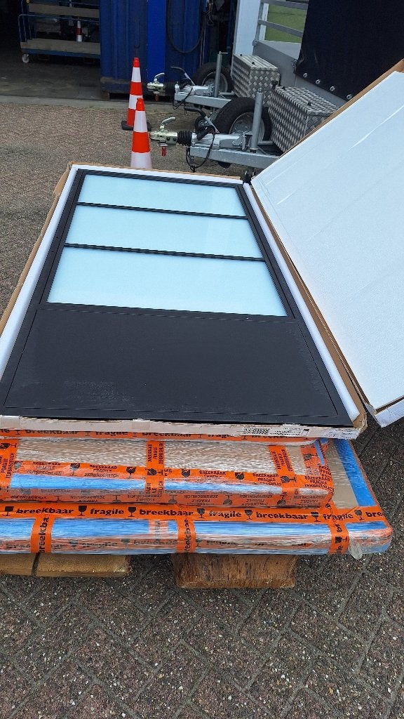 stalen schuifdeur met melkglas 215x 100 cm, 215 cm of meer, Binnendeur, Zo goed als nieuw, Schuifdeur
