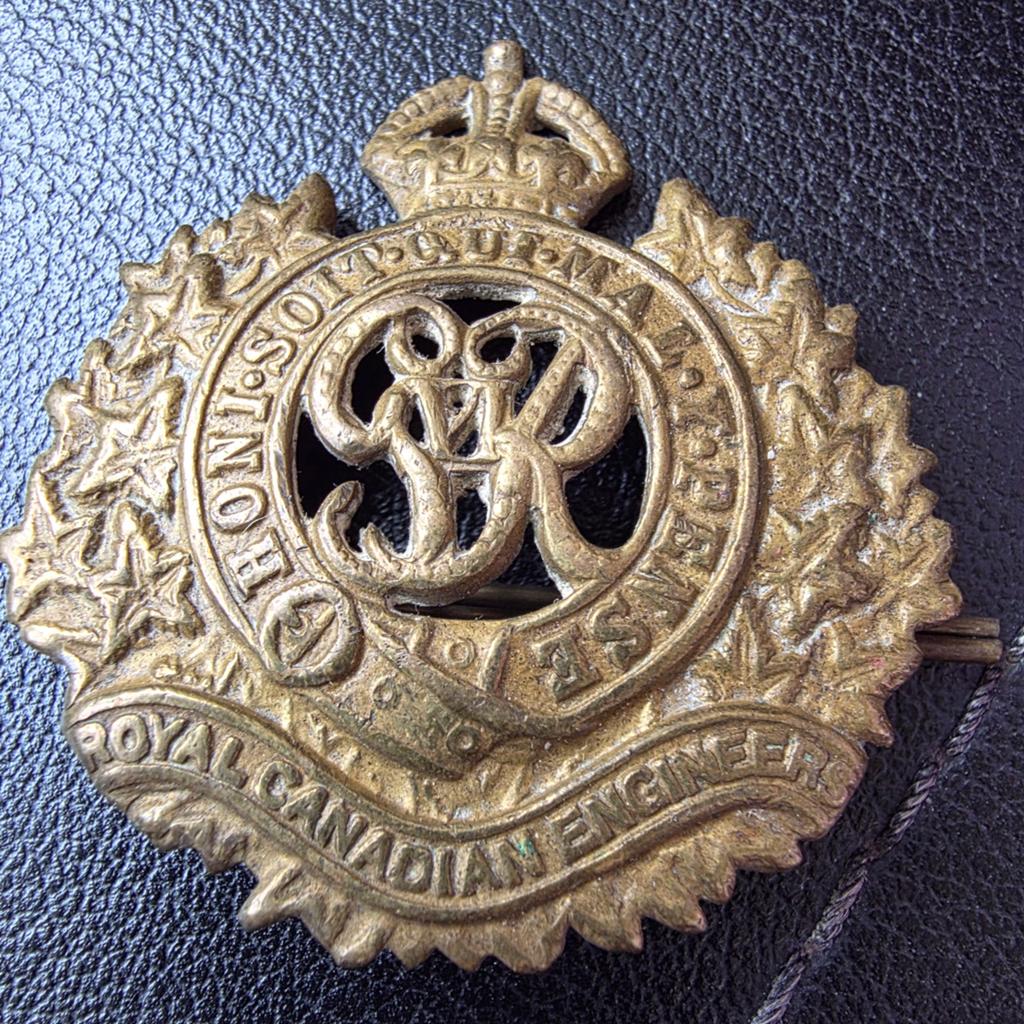 Antieke broche Royal Canadian, Ophalen of Verzenden, Landmacht, Engeland, Embleem of Badge