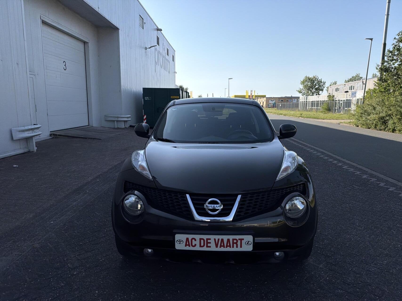 Nissan Juke 1.6 Acenta, Auto's, Euro 5, 4 cilinders, Bruin, Bedrijf
