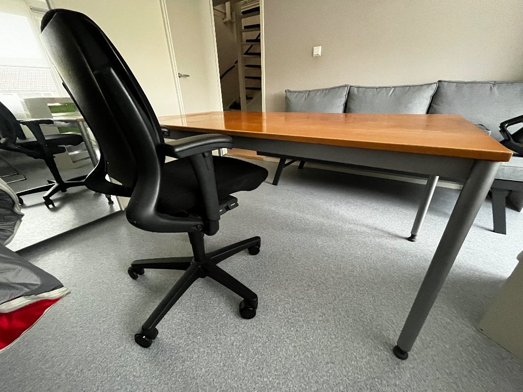IKEA bureau tafel met beukenhout blad, Ophalen, 160 cm, Gebruikt, In hoogte verstelbaar
