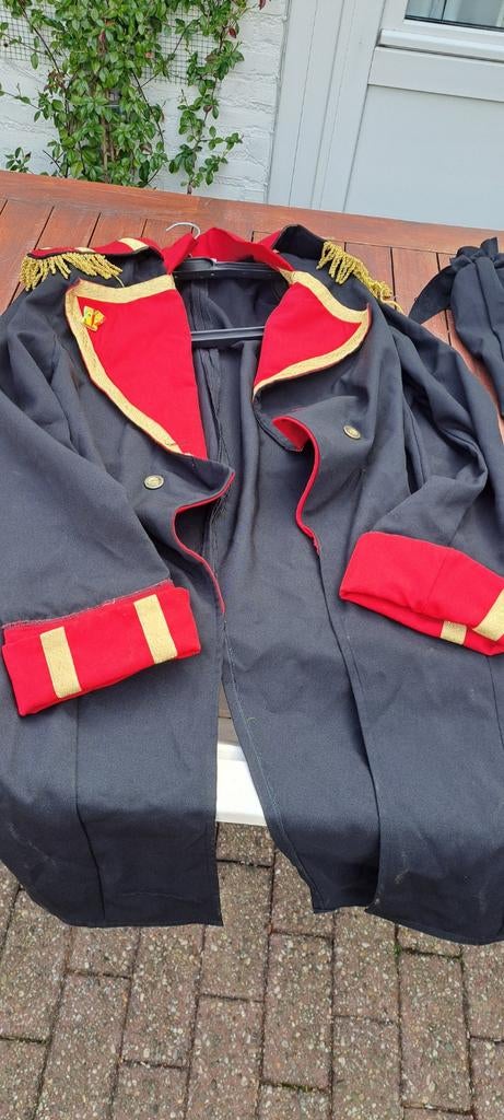 Kapitein Kostuum - Zwart met Rood en Goud, Ophalen of Verzenden, Gebruikt, Pak of Jurk