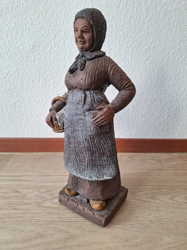 Beeld boerin op voetstuk, Ophalen of Verzenden, Zo goed als nieuw