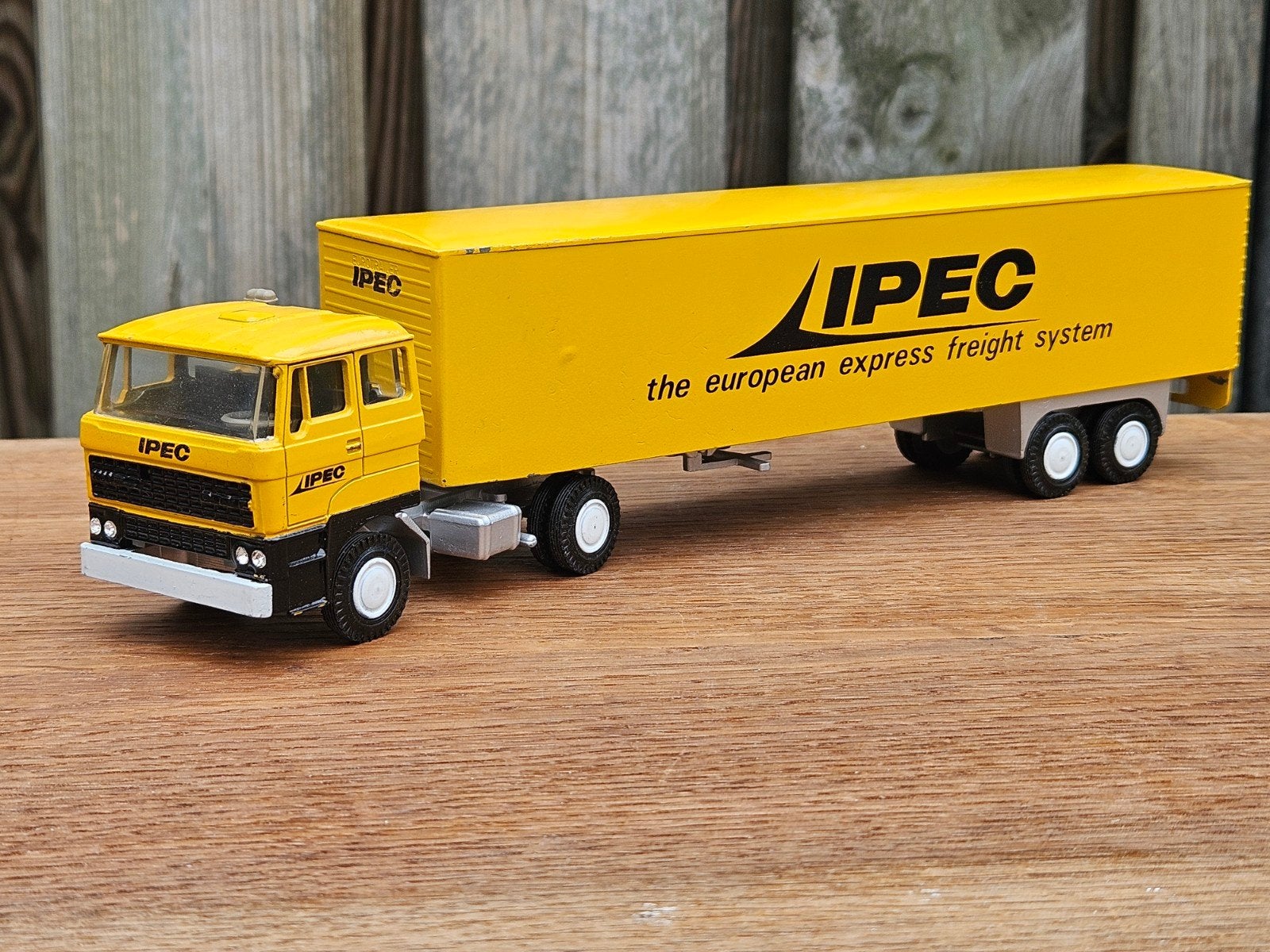Lioncar Daf 2800 Ipec Eurotrailer Geel 1:50, Ophalen of Verzenden, Zo goed als nieuw, Bus of Vrachtwagen, Lion Toys