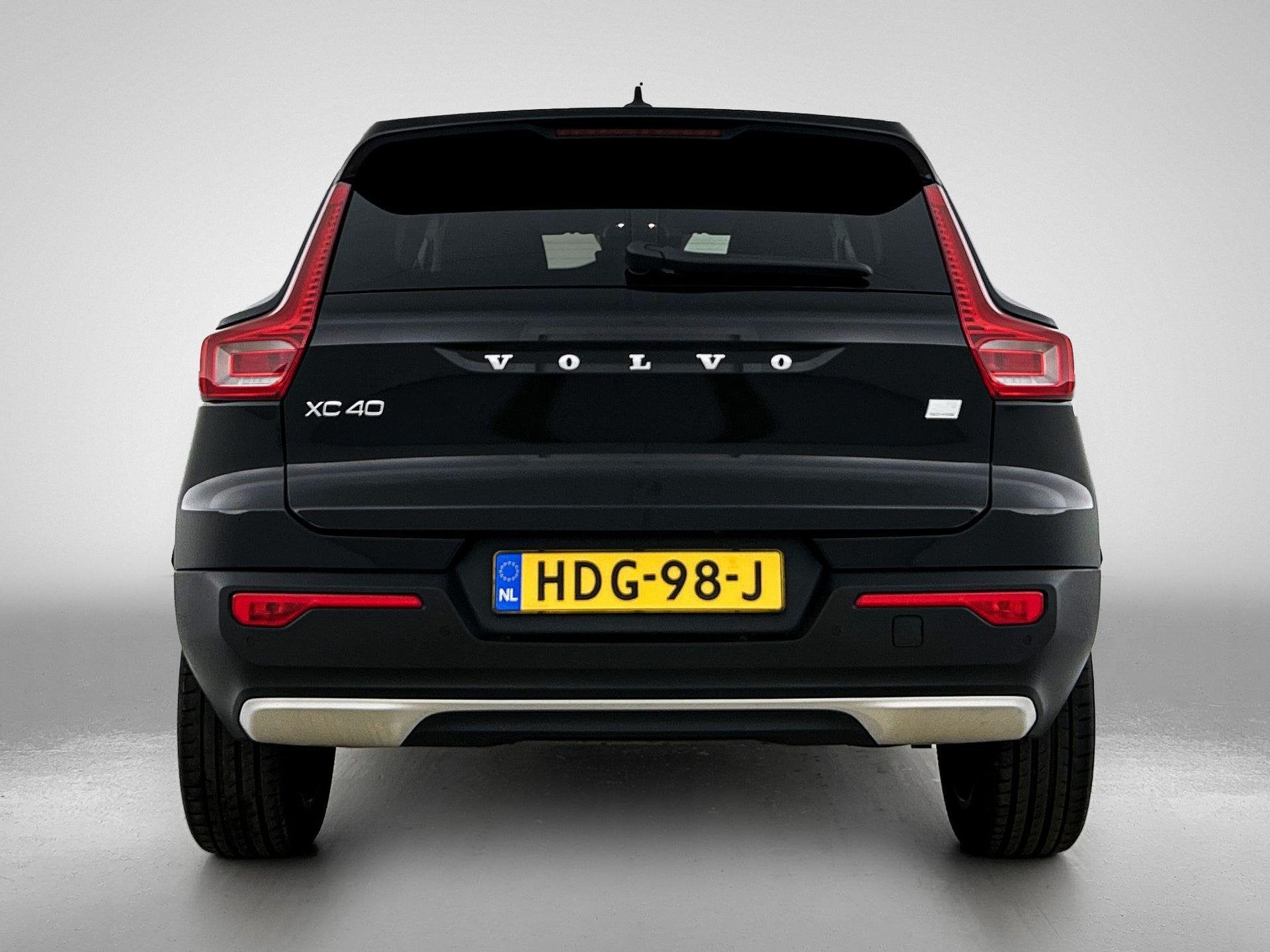 Volvo XC40 1.5 T5 Recharge R-Design | Navi | stoelverwarming, 12 maanden, Euro 6, 1712 kg, Zwart
