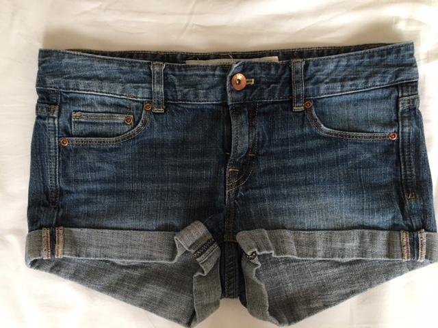 Korte jeans H&M Maat 27 = XS 34, Kleding | Dames, Spijkerbroeken en Jeans, Ophalen of Verzenden, Zo goed als nieuw, Blauw, W27 (confectie 34) of kleiner