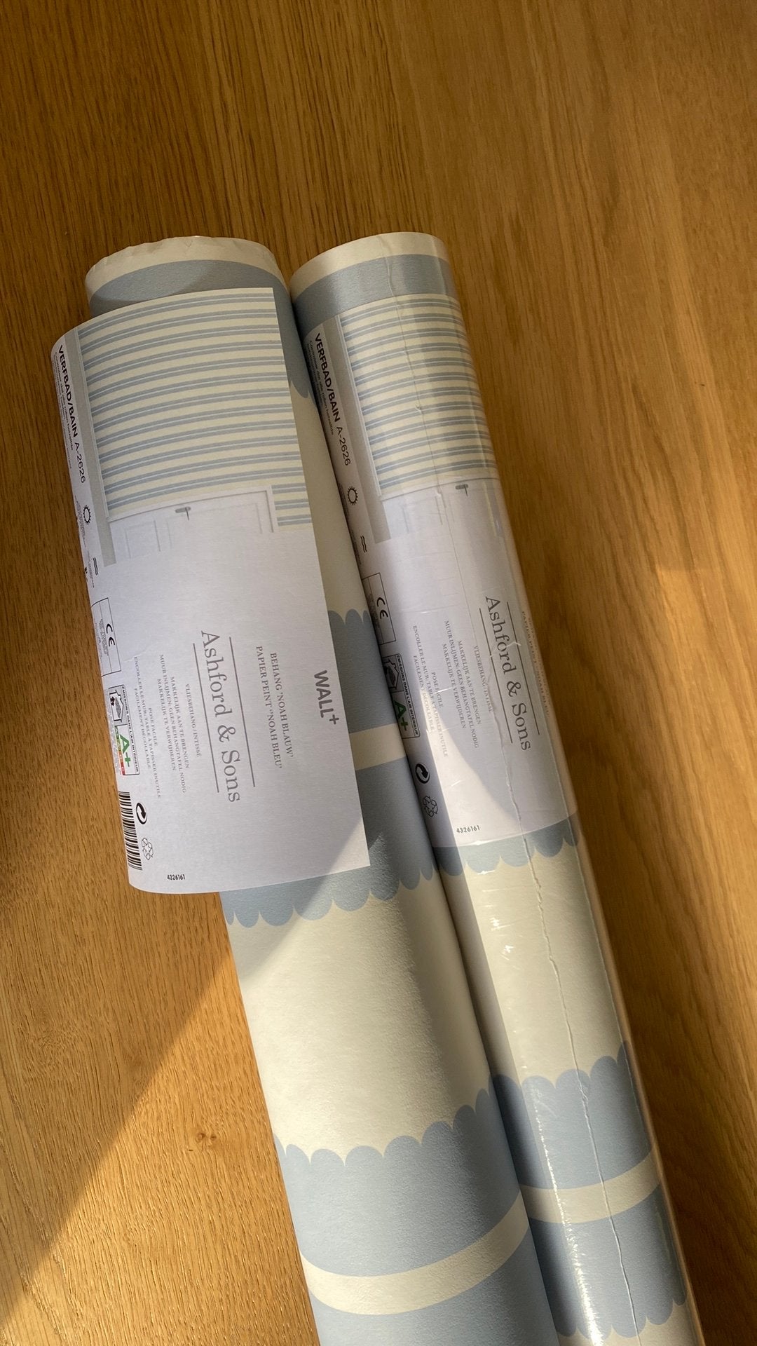 2 nieuwe rollen Kwantum behang Noah blauw beige gestreept, Ophalen of Verzenden, Vliesbehang, Blauw