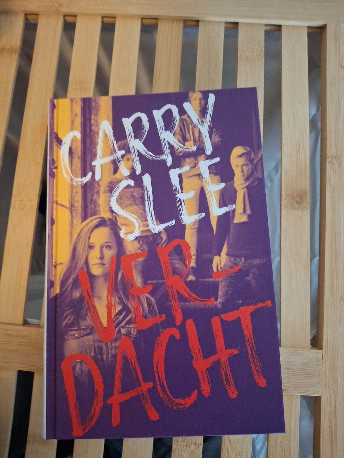 Carry Slee Verdacht, Ophalen of Verzenden, Zo goed als nieuw