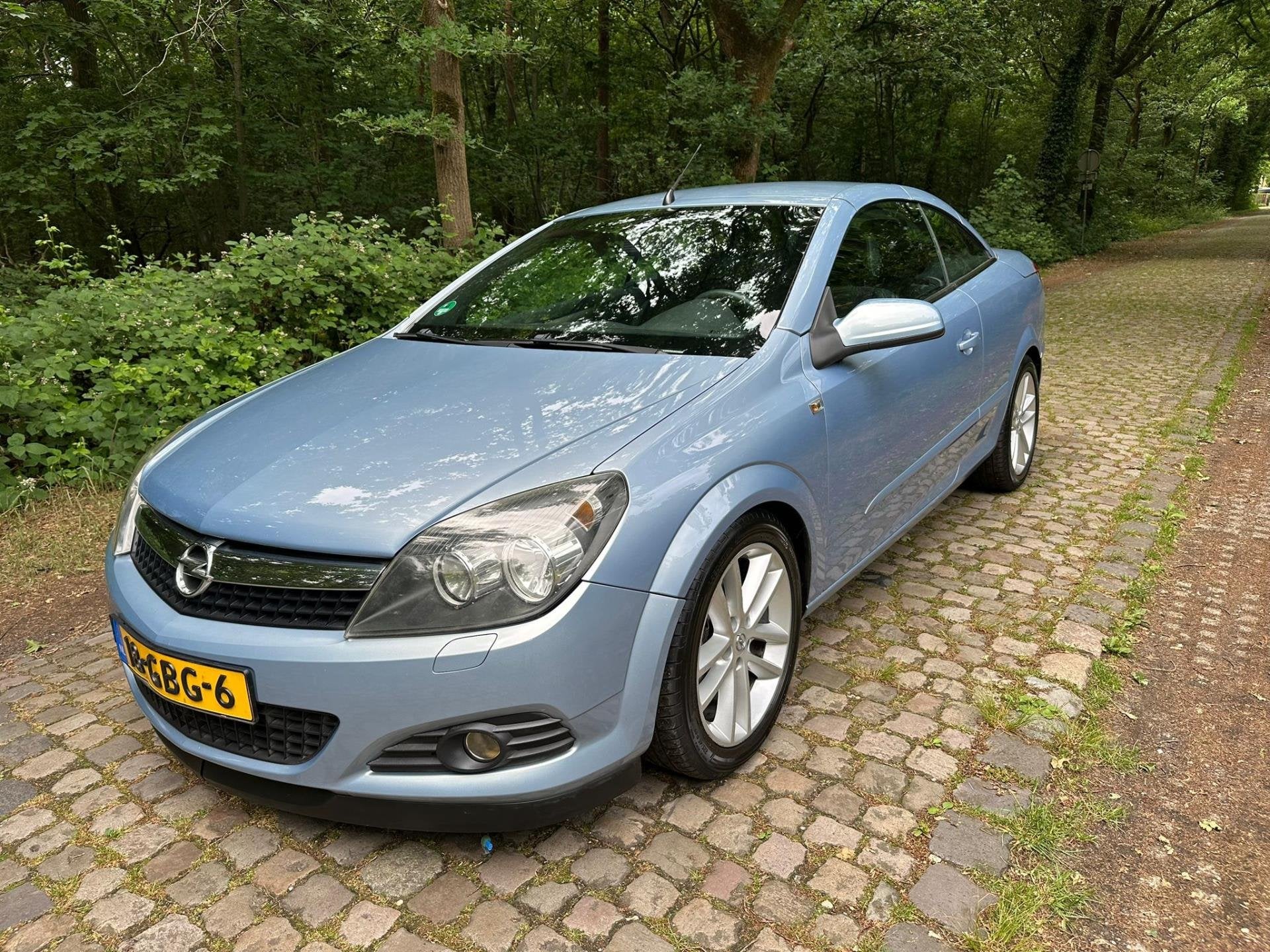 Opel Astra TwinTop 1.8 Cosmo twintop apk 05-2026!, Auto's, Opel, Gebruikt, Zwart, 4 cilinders, Cabriolet