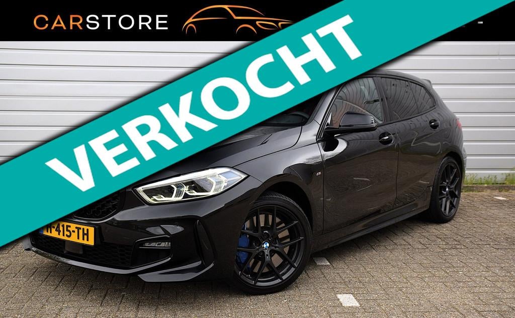 BMW 1-serie 118i High Executive Edition*1e eig*M-Pakket*Pano, Gebruikt, Zwart, 3 cilinders, 1300 kg