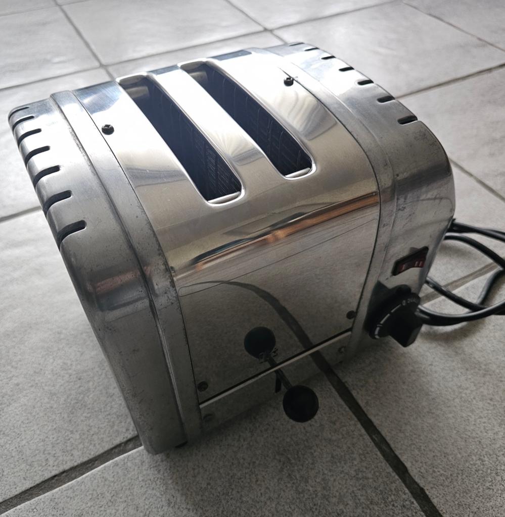 Dualit Classic Broodrooster - Geborsteld RVS, Ophalen of Verzenden, Gebruikt, Uitneembare kruimellade