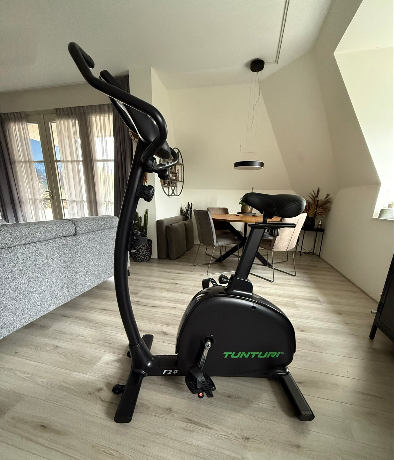 Tunturi F20 Upright Bike Hometrainer - Zo goed als nieuw, Ophalen, Zo goed als nieuw, Metaal, Benen