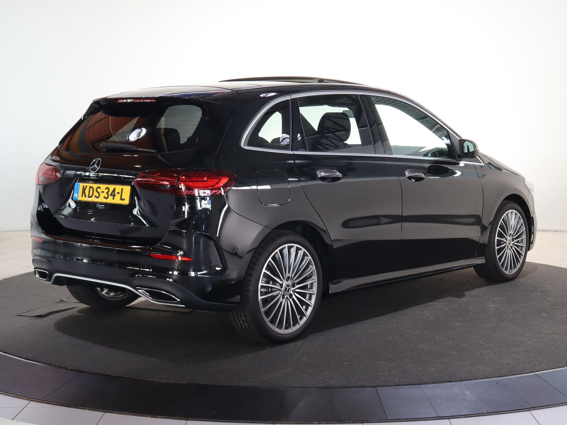 Mercedes-Benz B-Klasse 250e Business Solution AMG | Panorama, Auto's, Stof, 4 cilinders, 16 kWh, 1655 kg