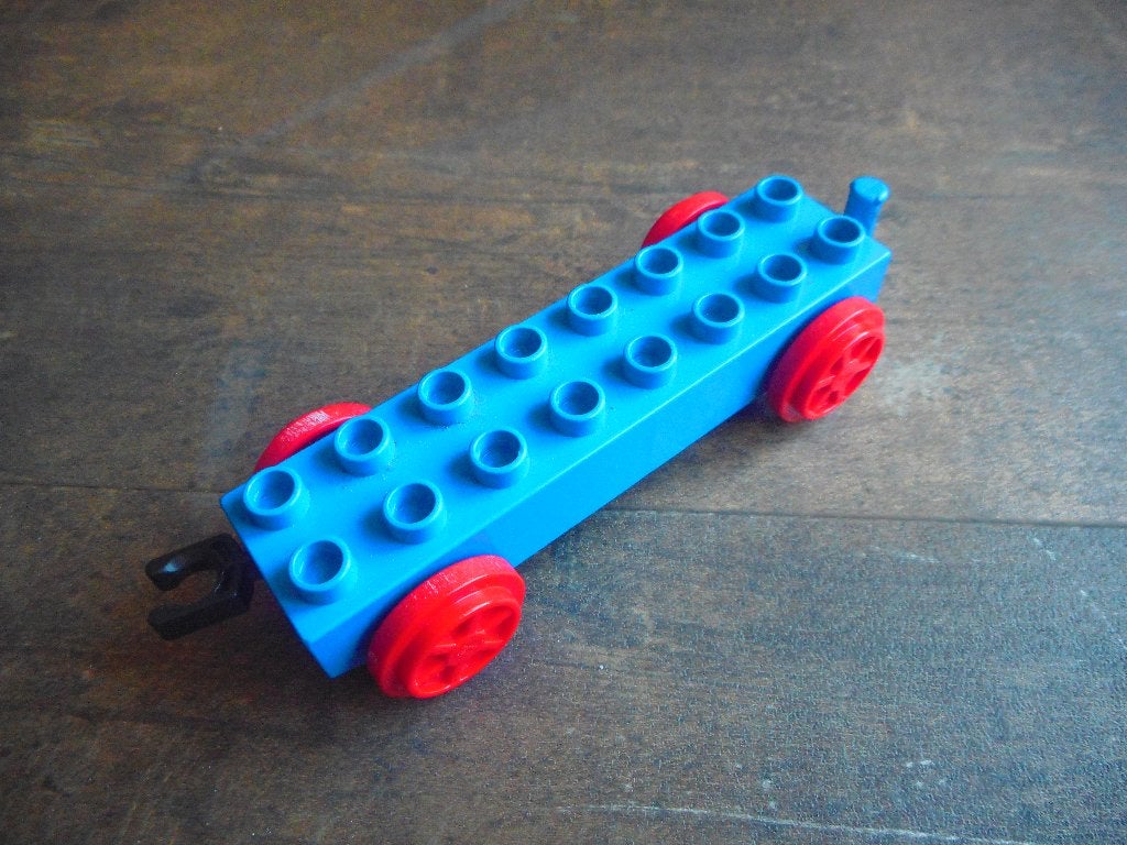 Lego Duplo Train Base 2x8 with Red Wheels (zie foto's) 2, Ophalen of Verzenden, Gebruikt, Losse stenen, Duplo