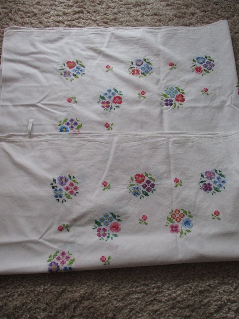 Geborduurd wit tafelkleed van 220x150 cm., Ophalen, Gebruikt, 220 cm, Katoen
