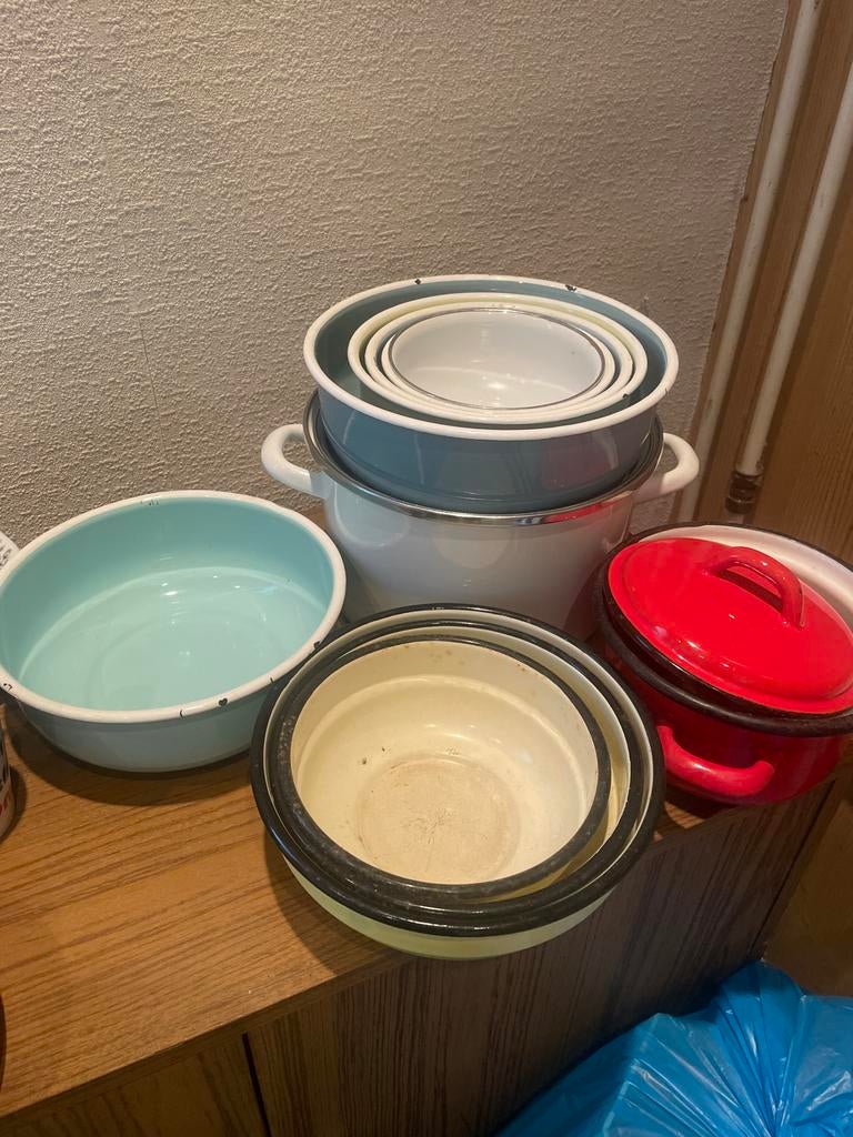 Set van diverse emaille schalen, Ophalen