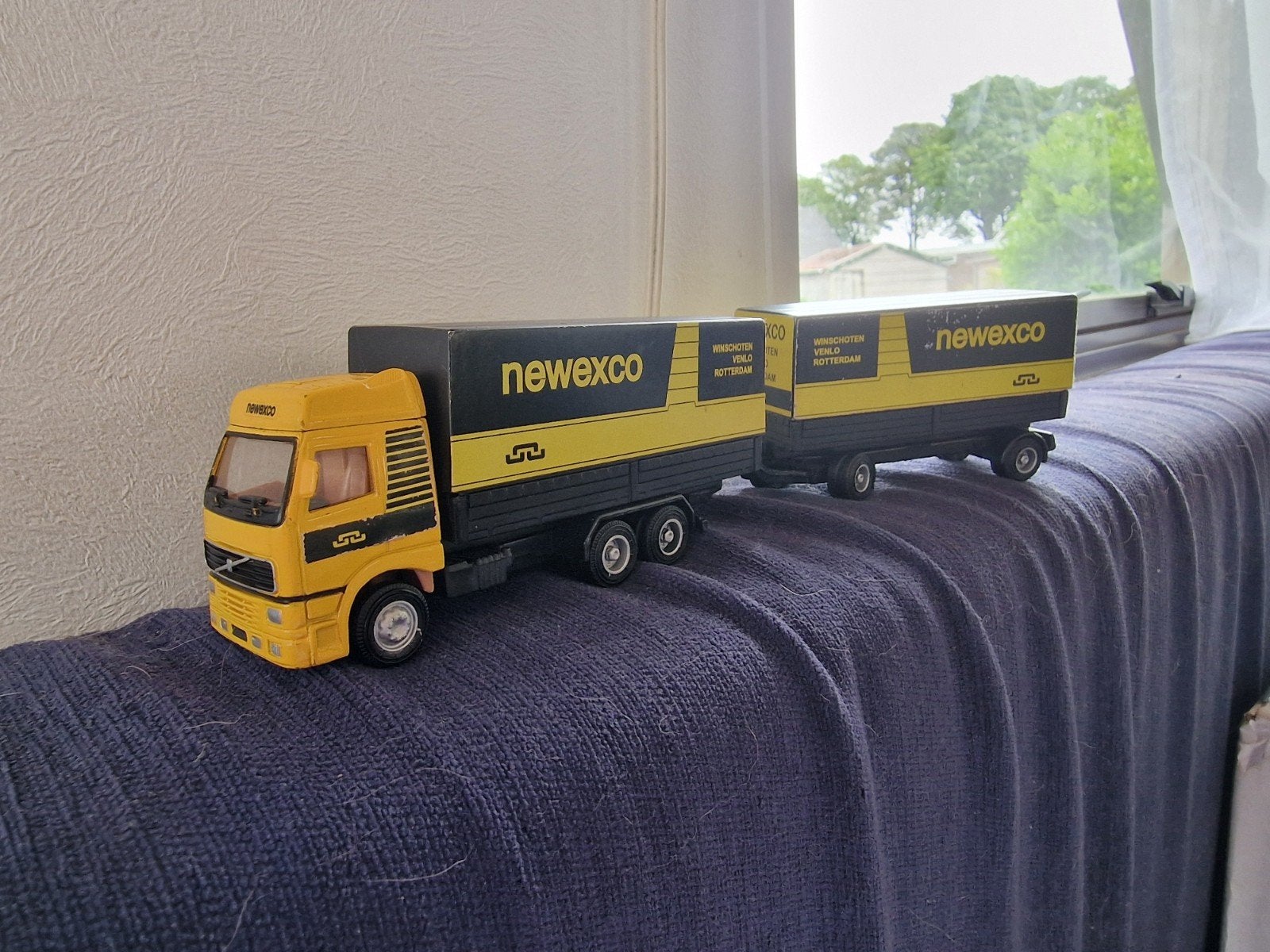 Newexco Volvo vrachtwagen met aanhanger model, Ophalen of Verzenden, Zo goed als nieuw, Bus of Vrachtwagen