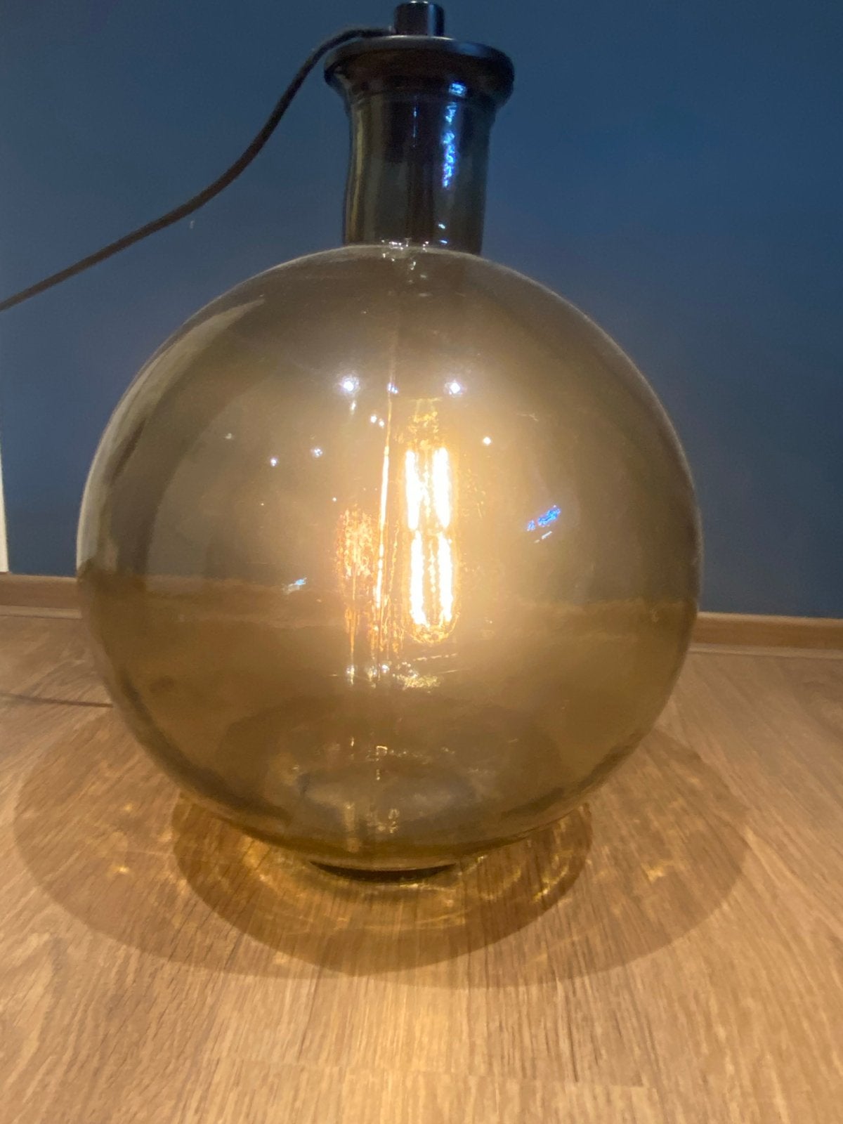 Grote glazen bol lamp met Edison gloeilamp, Gebruikt, Gloeilamp, E27 (groot), Warm wit
