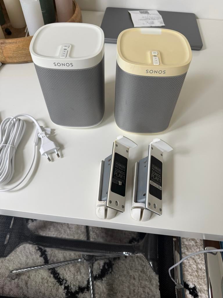 2x Sonos Play:1 met Flexson muurbeugels play 1 one 3 meter, Ophalen of Verzenden, Gebruikt, Front, Rear of Stereo speakers, Sonos