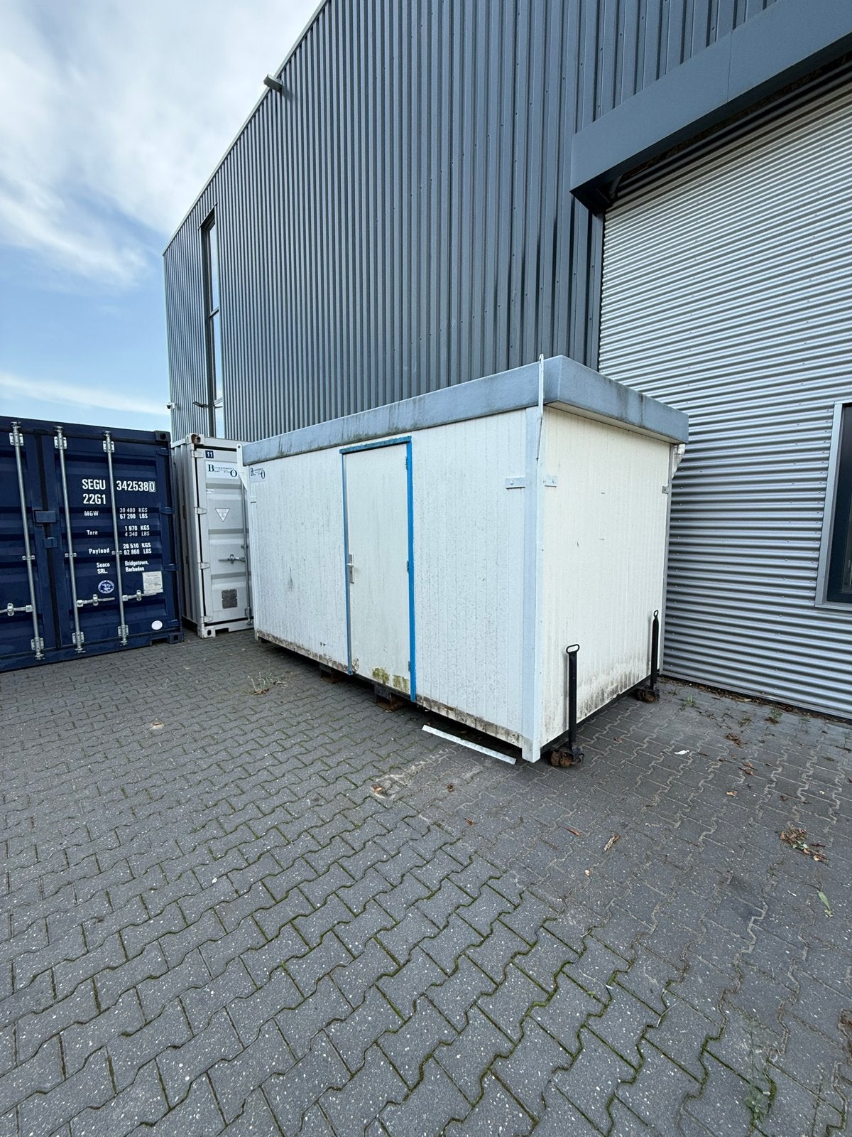 Toiletunit met 2 toiletten en 2 urinoirs en 4 wasbakken, Gebruikt, Mail me, @home, Toilet express