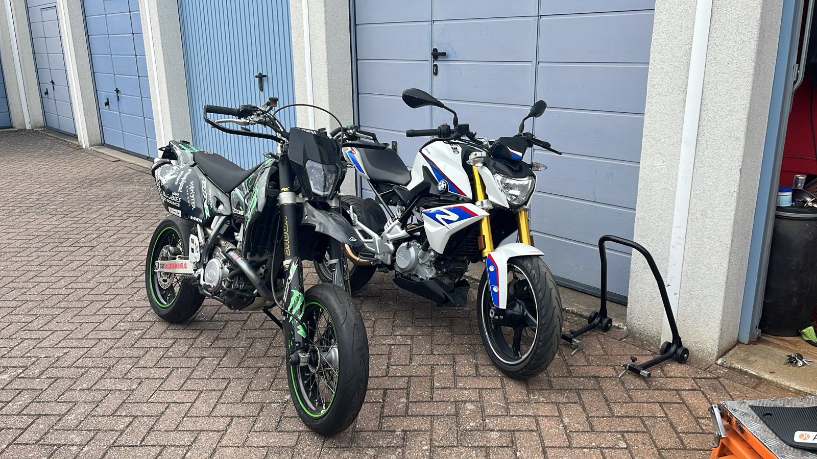 Suzuki DRZ 400SM met Yoshimura uitlaat en LED verlichting, Ophalen
