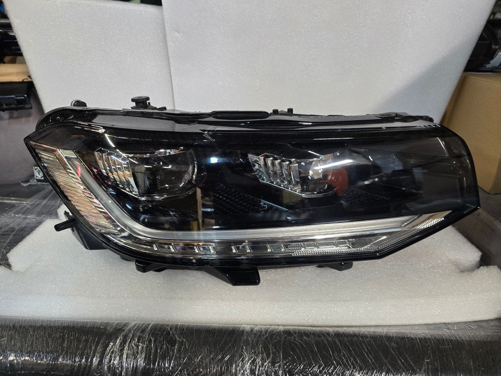 Koplamp Led rechts VW T-cross bj 2018-2023, Gebruikt, Volkswagen, Wolfsburg, Ophalen of Verzenden