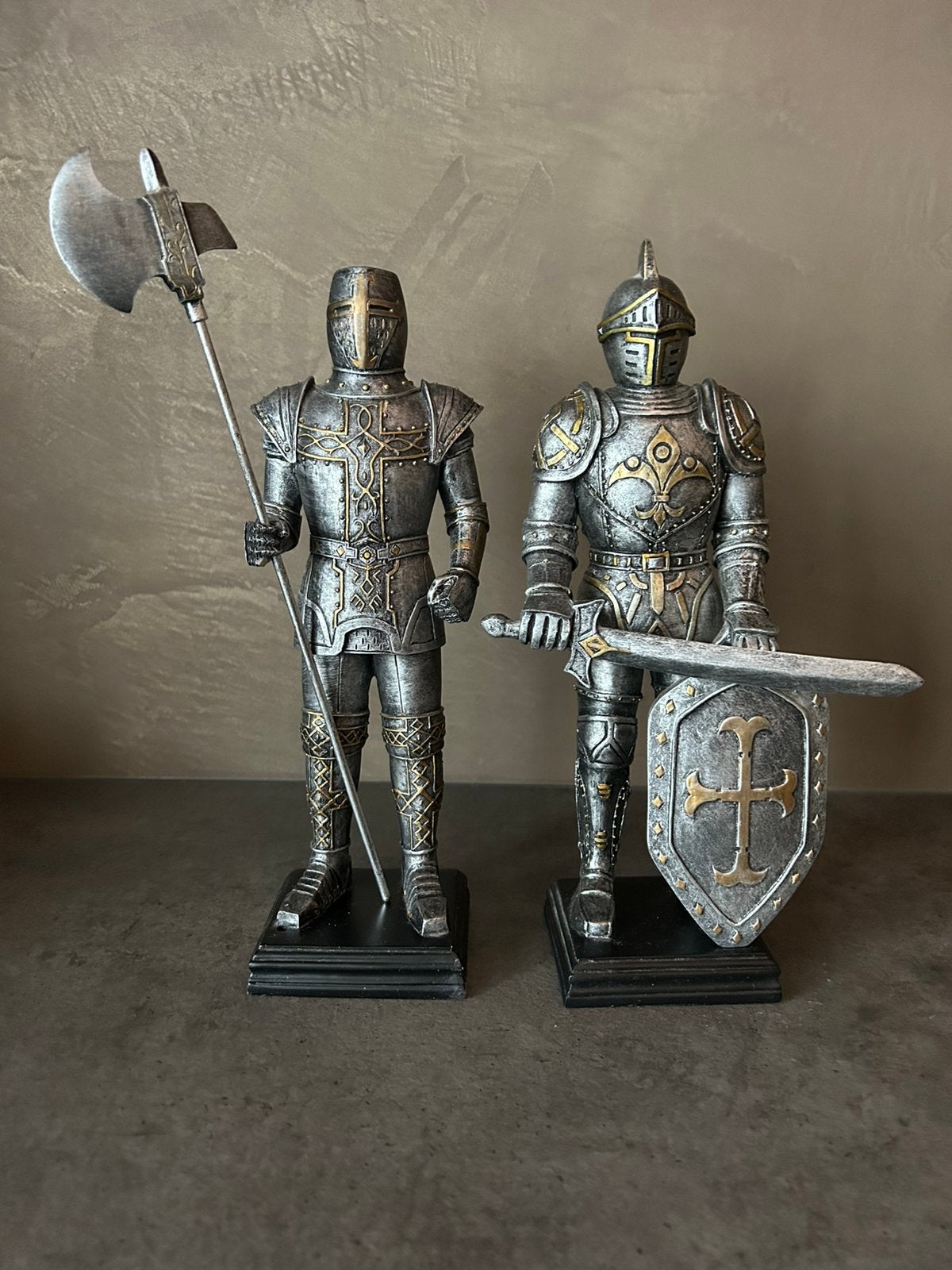 Te koop 2 ridders uit oudheid, 27 cm, Massief, Grijs, Ophalen of Verzenden