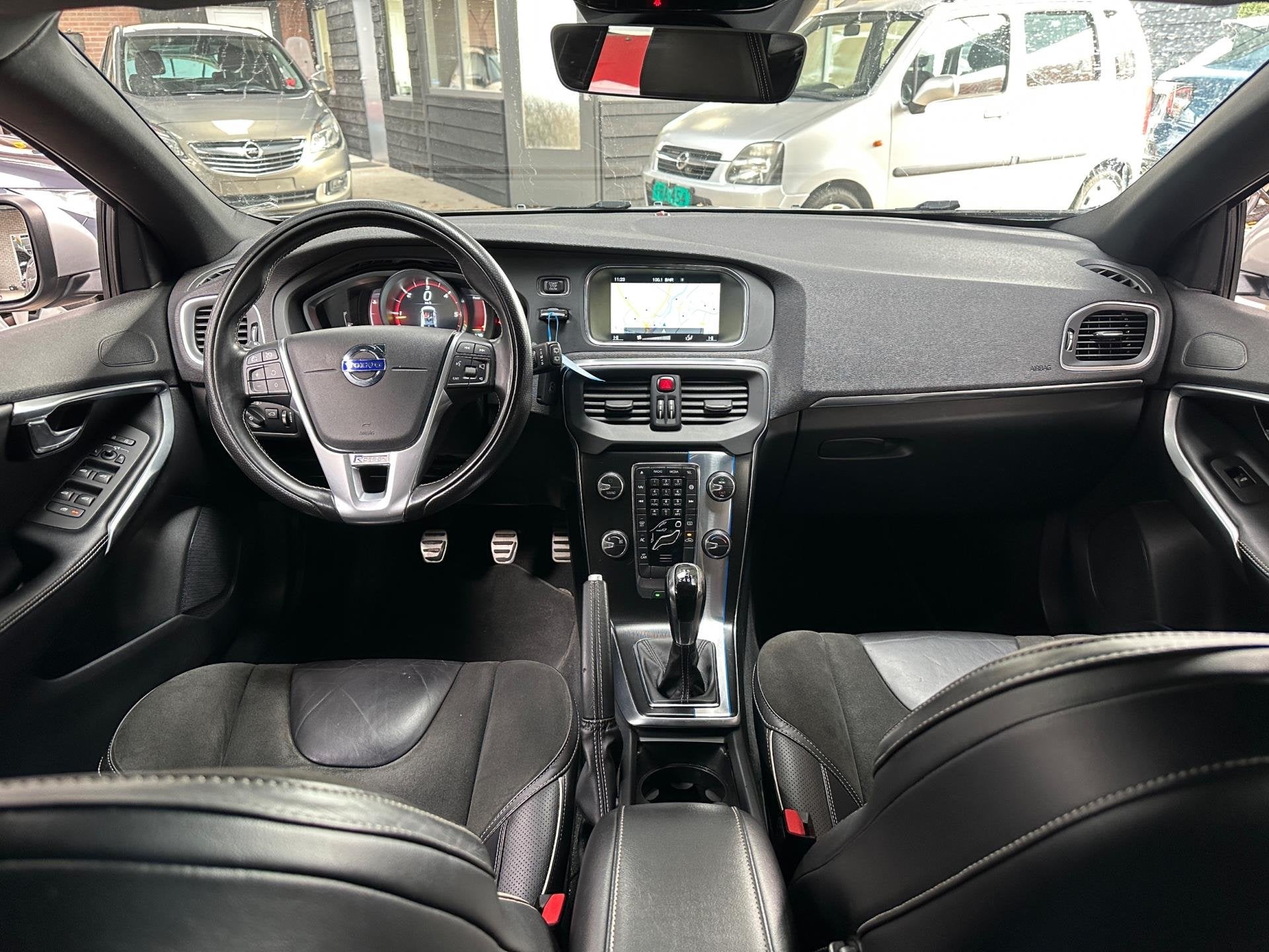 Volvo V40 2.0 D2 R-DESIGN|CRUISE/PDC/NAVI/TREKHAAK/BLUETOOTH, Auto's, Volvo, Voorwielaandrijving, Gebruikt, Euro 6, 4 cilinders