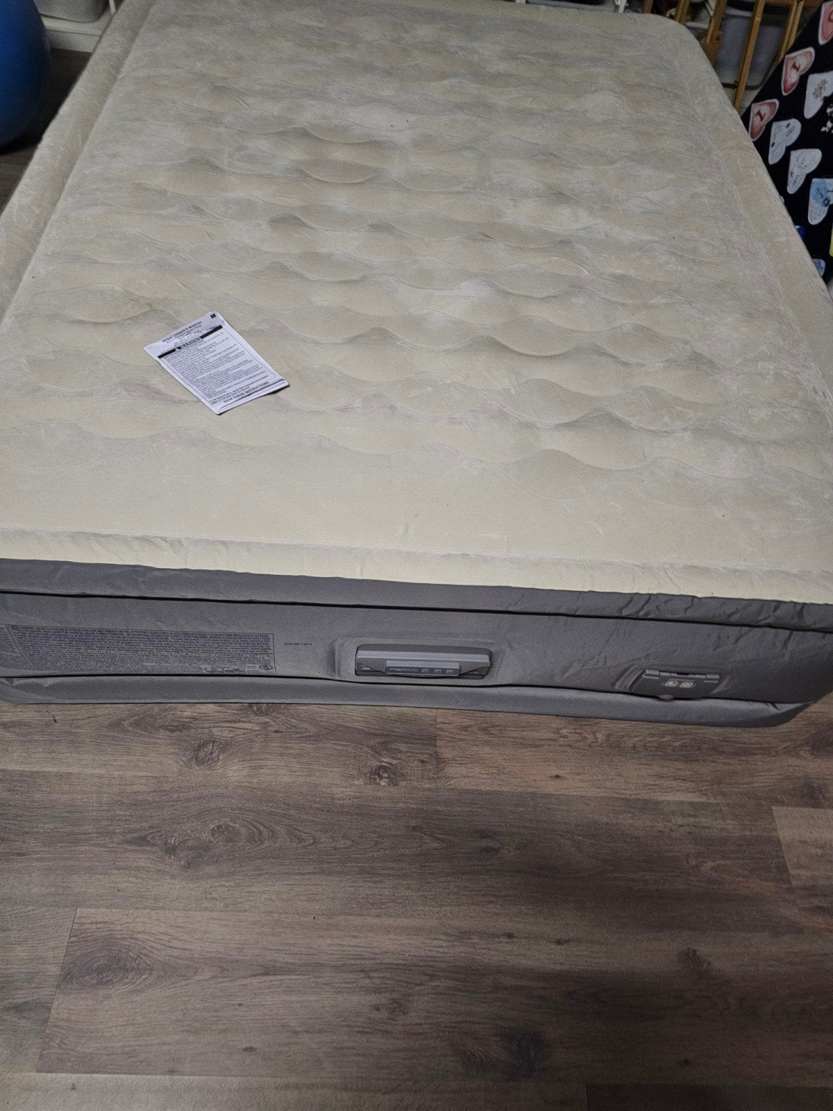 Intex 2-persoons luchtbed met ingebouwde pomp + tas, Ophalen, Ingebouwde pomp, Gebruikt, 2-persoons