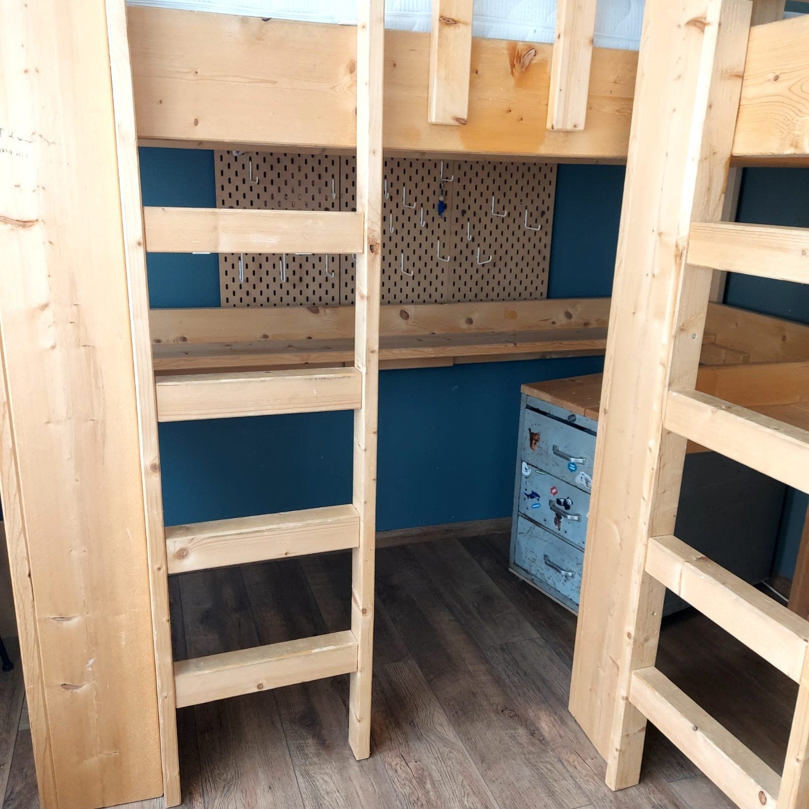 Stevig houten hoogslaper met bureau en opbergruimte, Huis en Inrichting, Slaapkamer | Stapelbedden en Hoogslapers, Ophalen, Gebruikt