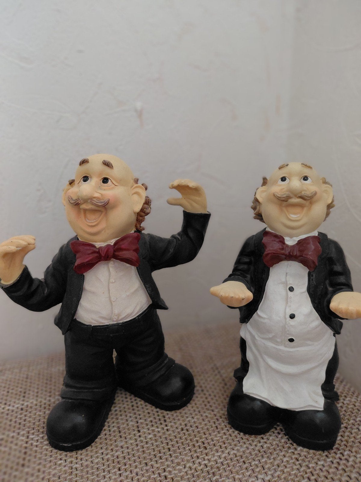 Set van 2 vrolijke obers beeldjes, Meerkleurig, Overige stijlen, Kunststof, Ophalen of Verzenden