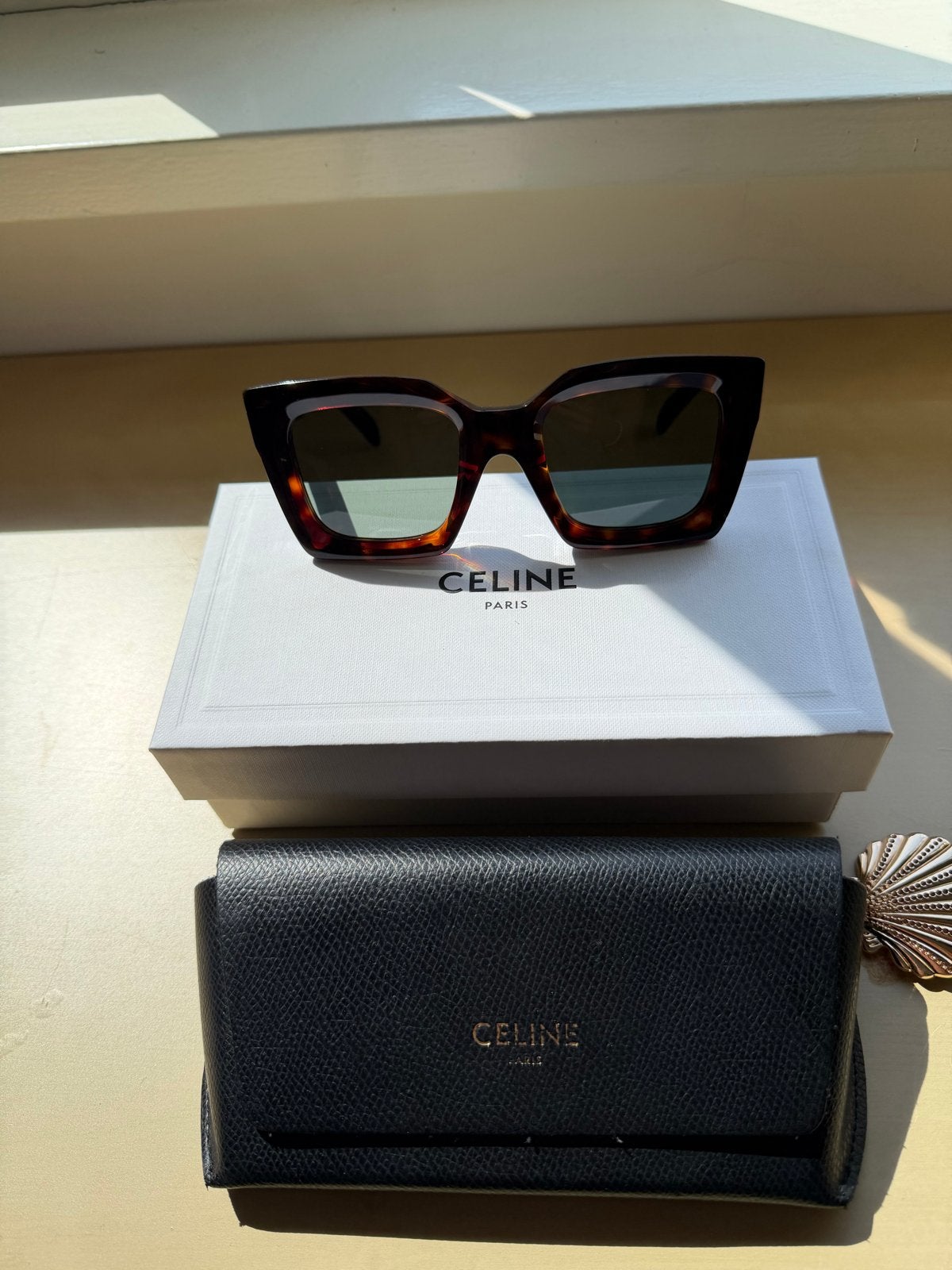 Celine Zonnebril - Stijlvol en Tijdloos Design, Overige merken, Zonnebril, Bruin, Ophalen of Verzenden