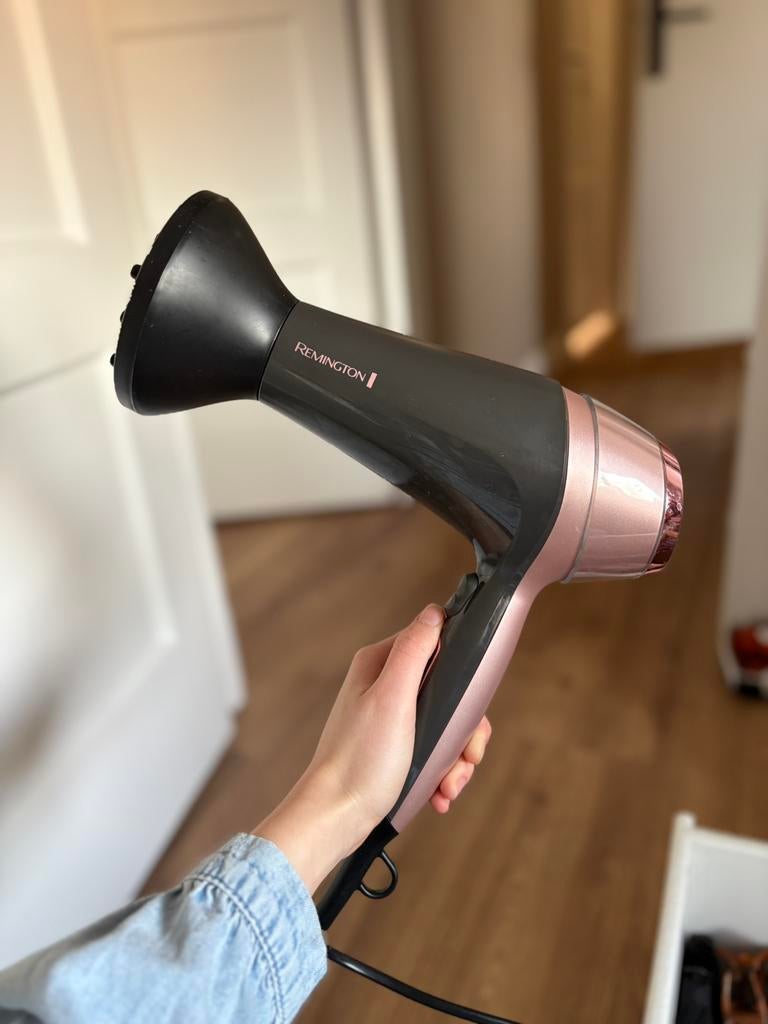 Remington fohn met oa difuser en krulborstel, Ophalen of Verzenden, Zo goed als nieuw, Haarverzorging