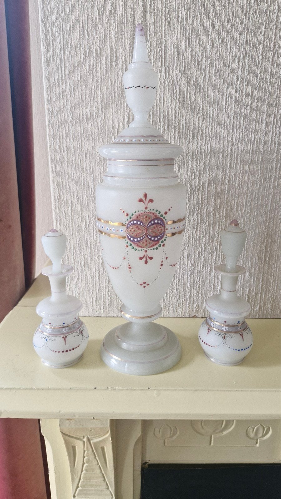 Antieke opaline glazen vaas en parfumflesjes set, Antiek en Kunst, Antiek | Vazen, Ophalen of Verzenden