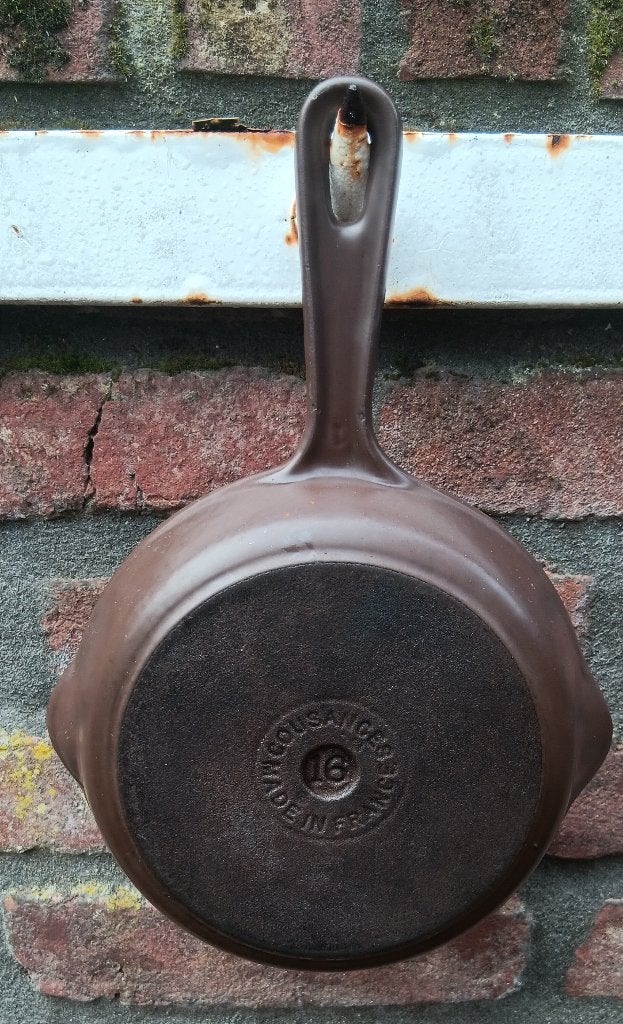 Cousances Le Creuset skillet 16 cm chocolade bruin (G369), Gebruikt, Le Creuset, Ophalen of Verzenden, Geschikt voor inductie