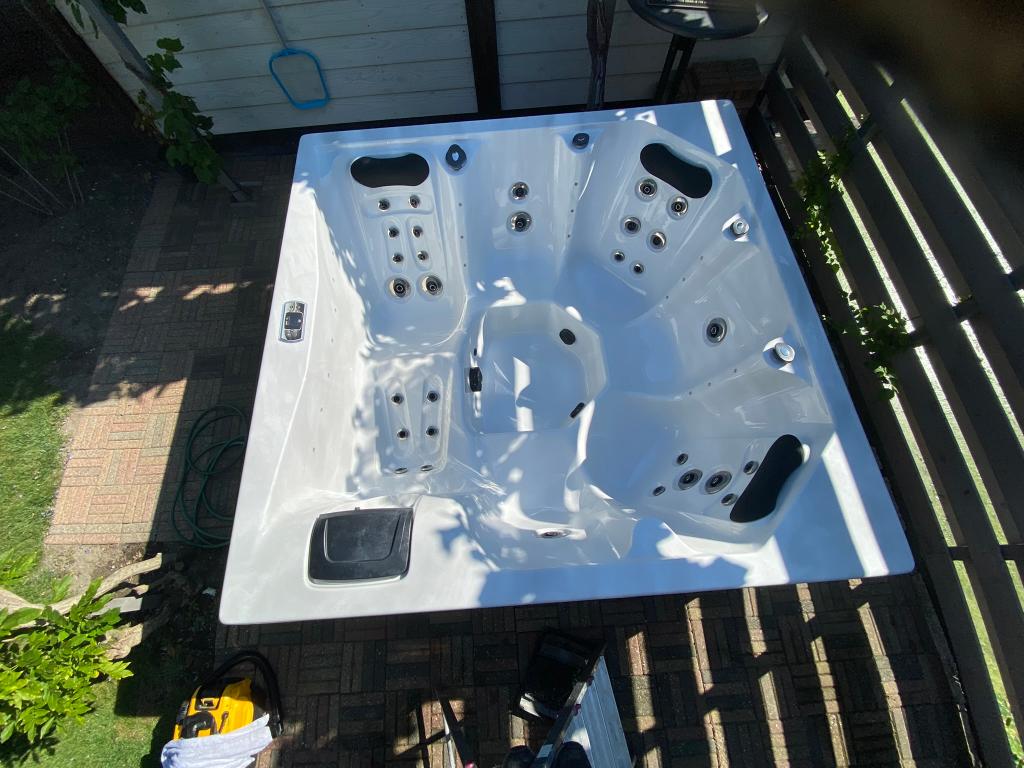 AWT 401 ECO buiten Jacuzzi Spa 2021, Ophalen, Gebruikt, Trap, Vast