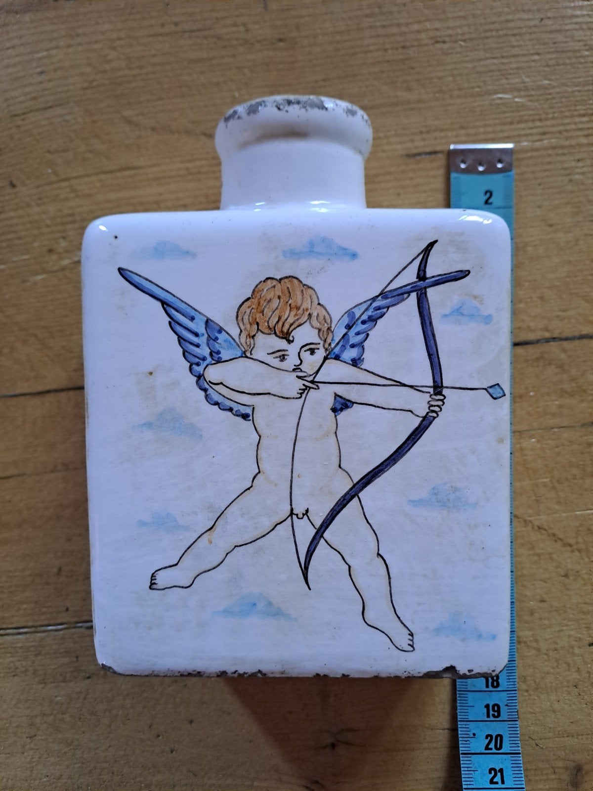 Antieke Italiaanse Deruta keramiek fles met Cupido, Ophalen of Verzenden