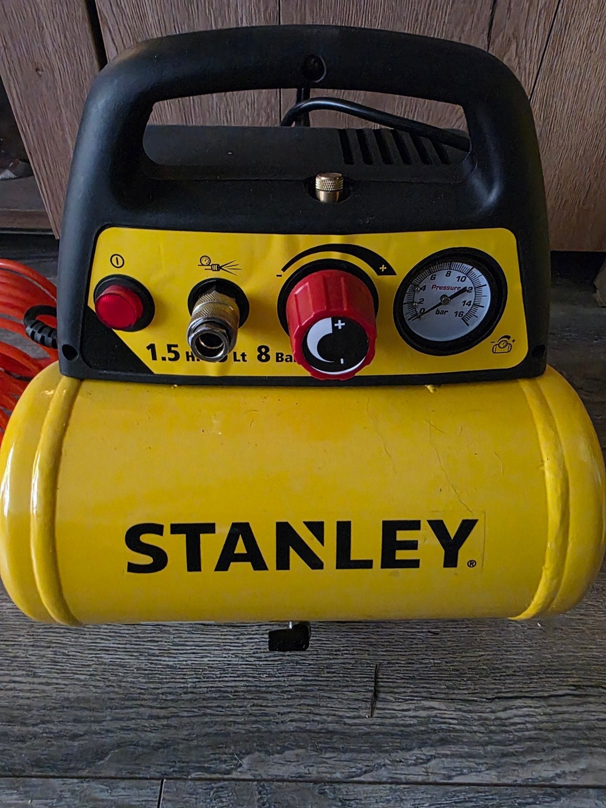 Stanley Luchtcompressor DN 200/8/6 - zgan in doos, Doe-het-zelf en Verbouw, Compressors, Minder dan 25 liter, Ophalen of Verzenden