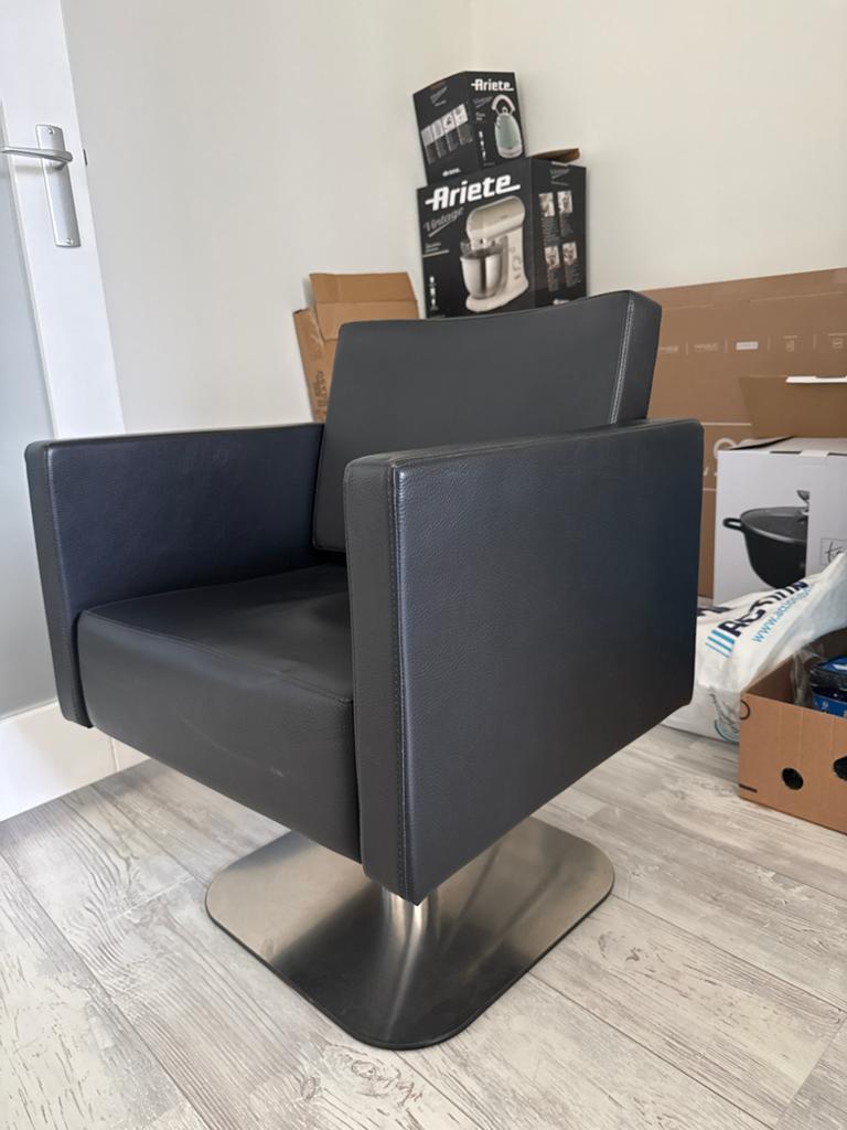 Salon Ambience Italiaanse Kapperstoel - Zwart, Huis en Inrichting, Stoelen, Gebruikt, Eén, Leer, Zwart, Ophalen