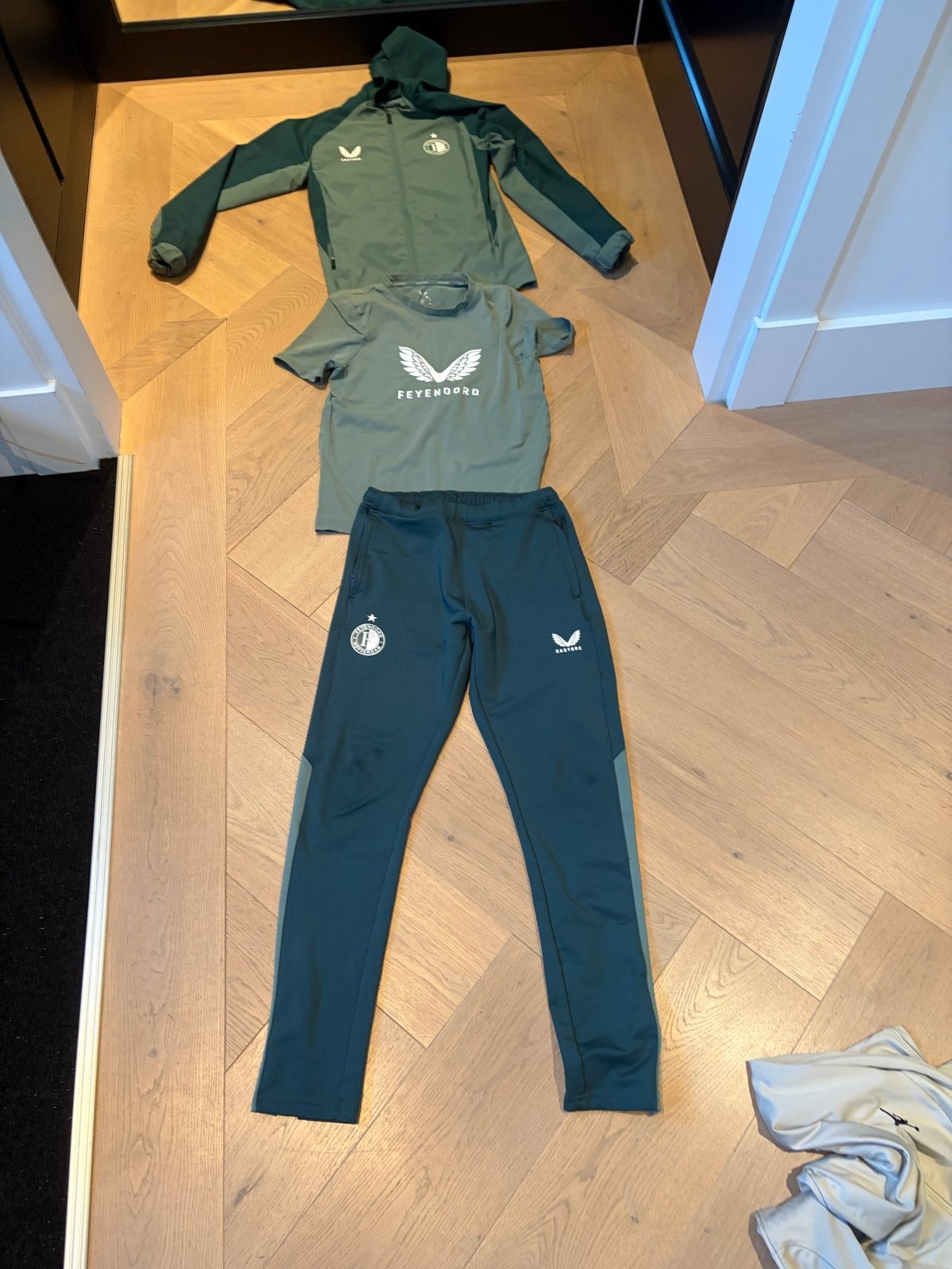 Feyenoord Castore trainingspak maat 158, Maat 48/50 (M), Ophalen of Verzenden, Zo goed als nieuw, Voetbal