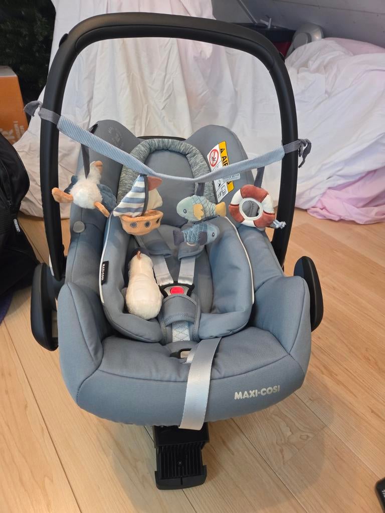 Maxi-Cosi autostoel met speelboog, Autogordel, Ophalen of Verzenden, Zo goed als nieuw, 0 t/m 13 kg