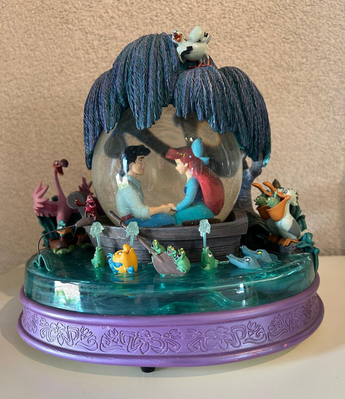 Zeer zeldzame Disney Kleine Zeemeermin Sneeuwbol Muziekdoos, Verzamelen, Disney, Ophalen of Verzenden, Pocahontas of Kl. Zeemeermin