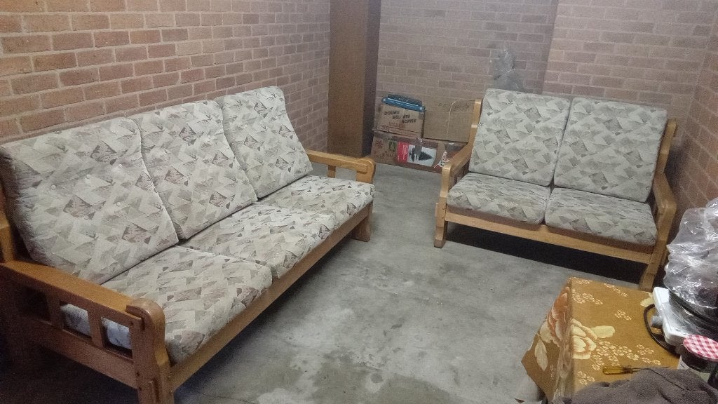 Houten drie- en tweezits bank met stoffen bekleding, Ophalen, Gebruikt, 150 tot 200 cm, Driepersoons