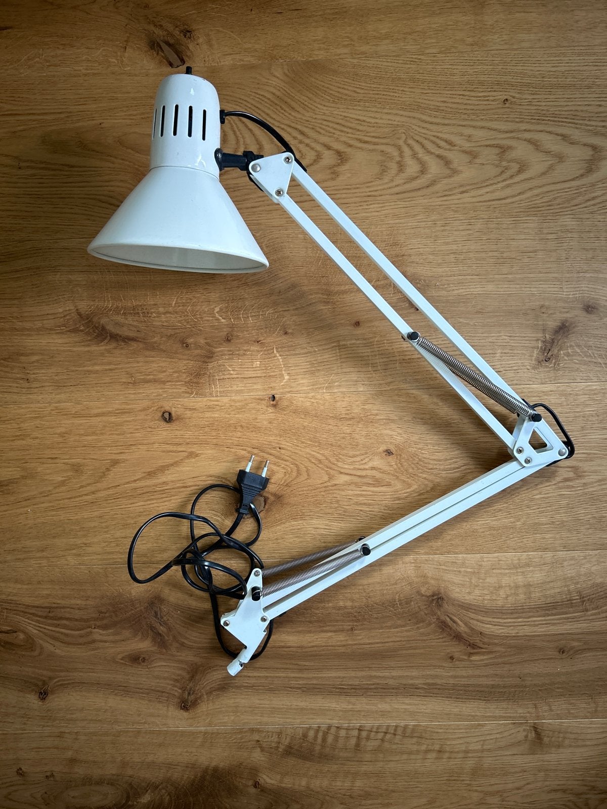 Witte verstelbare bureaulamp met E27 fitting, Bureaulamp, Verstelbaar, Wit, Zo goed als nieuw