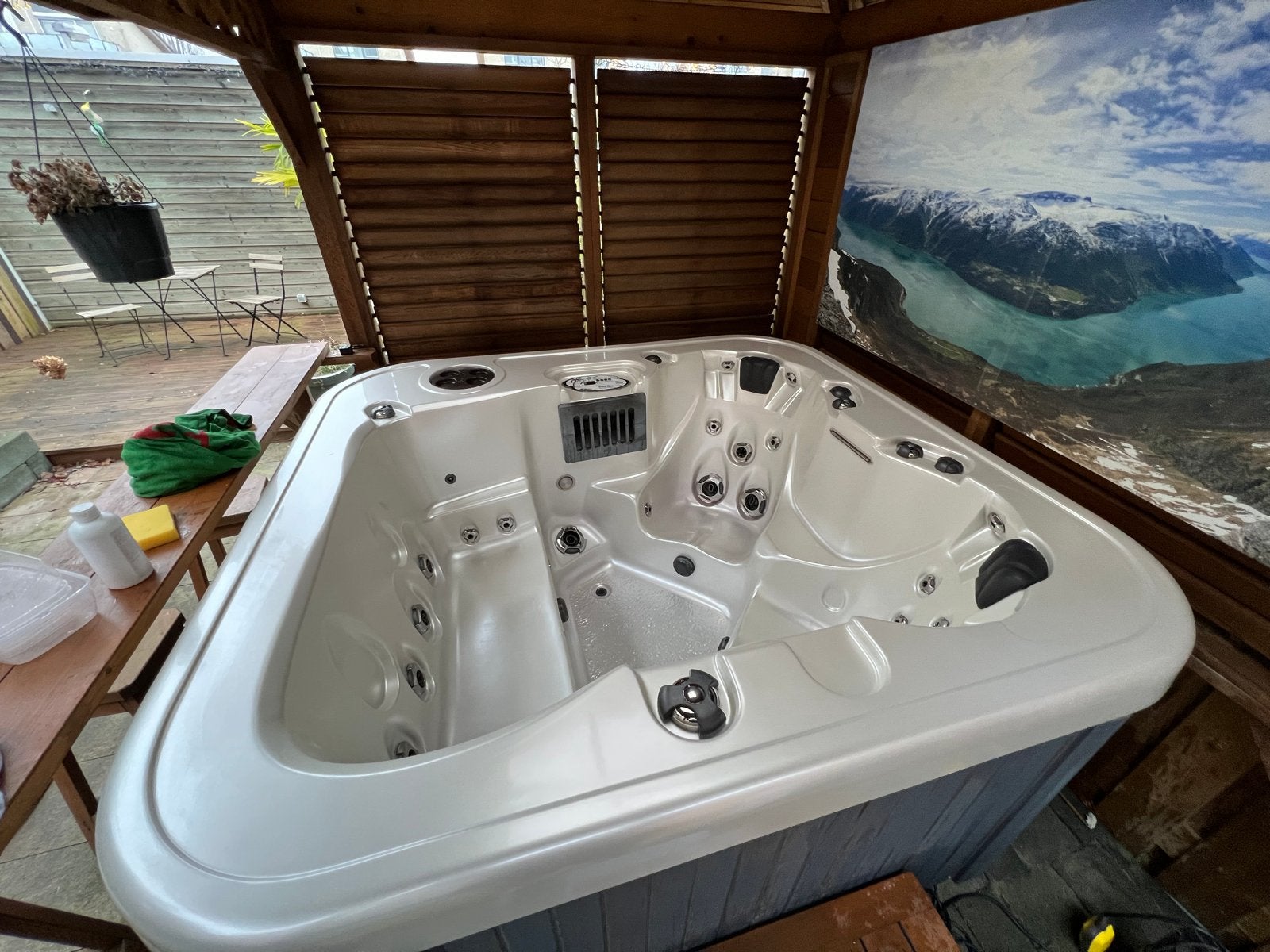 Coast Spas Jacuzzi - Luxe Buiten Wellness Ervaring, Tuin en Terras, Bubbelbaden en Hottubs, Ophalen, Gebruikt, Trap, Vast