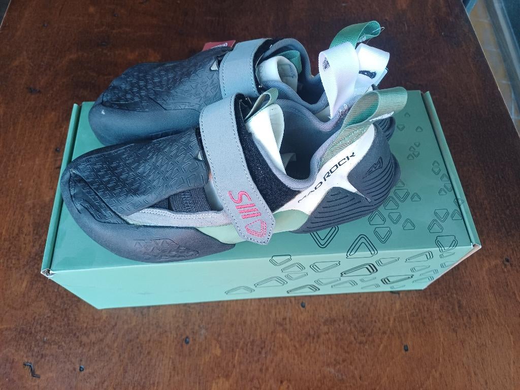 Madrock Shark Maat 42,5 Klimschoen, Ophalen of Verzenden, Nieuw, Klimsportschoenen